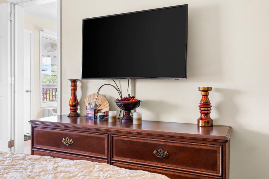 More Photos Of 1325 W Highway 76, Branson Hotel For Sale