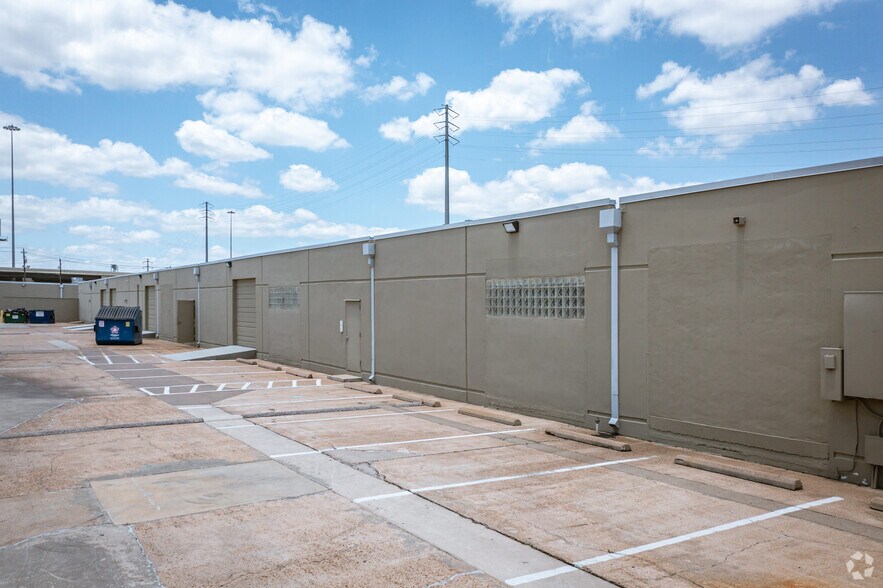More Photos Of 9000 Hempstead Rd, Houston Unknown For Lease