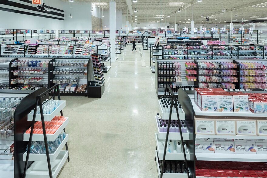 More Photos Of 7200 S Cicero Ave, Chicago Freestanding For Sale