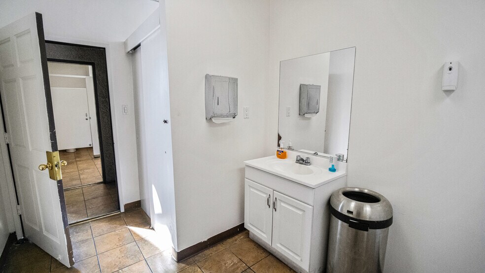 More Photos Of 800 E Wardlow Rd, Long Beach Loft Creative Space For Sale