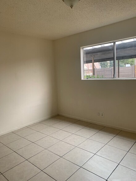 More Photos Of 4040 E Dakota Ave, Fresno Apartments For Sale