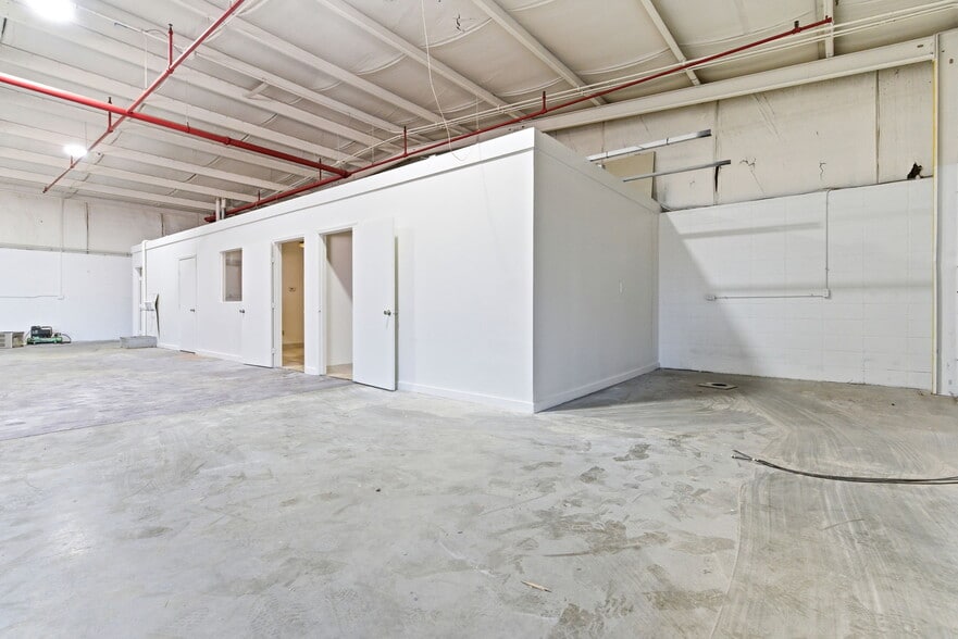 More Photos Of 473 Roberts Ave, Louisville Warehouse For Sale