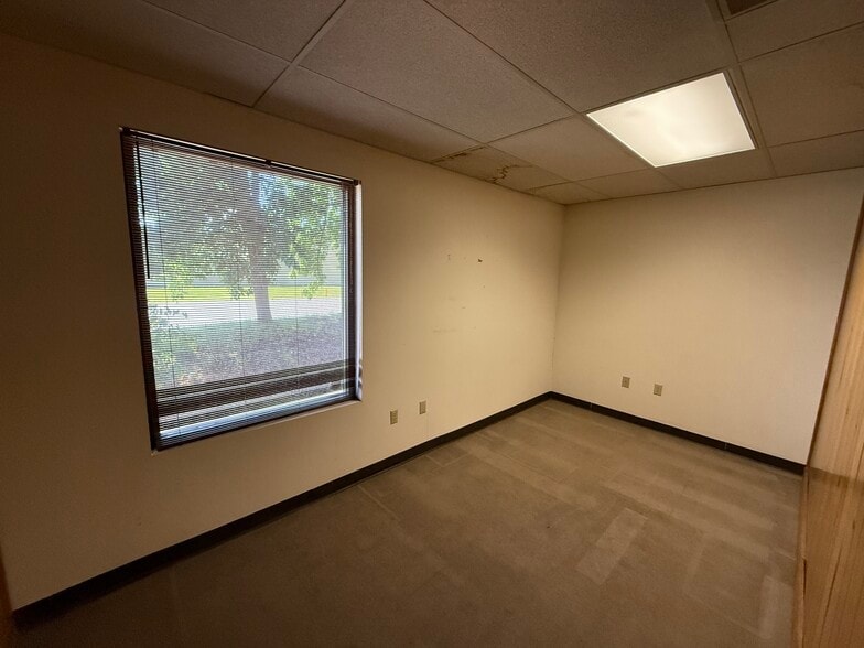 More Photos Of 403 Chatham Sq, Fredericksburg Office For Sale