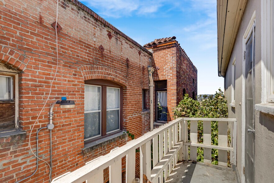 More Photos Of 120 S Coronado St, Los Angeles Apartments For Sale