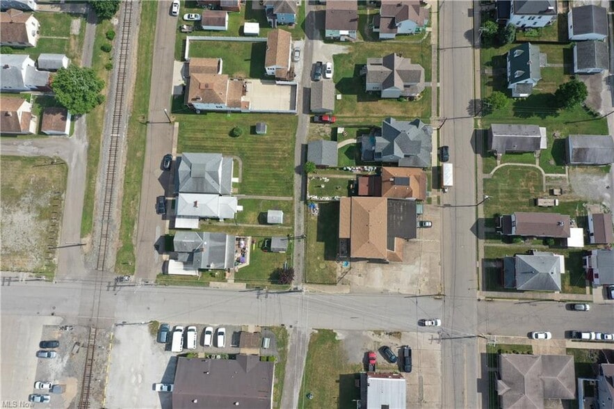 More Photos Of 2116 Charles St, Wellsburg Flex For Sale