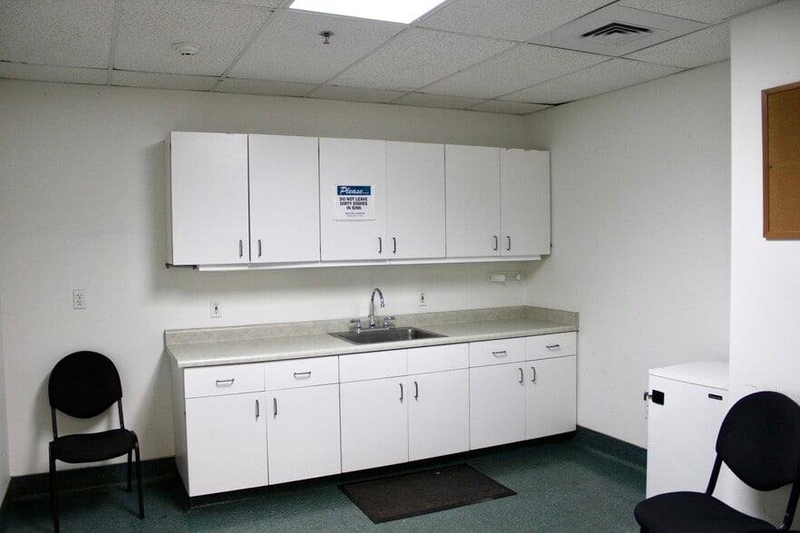 More Photos Of 135 Carmen Ln, Santa Maria Rehabilitation Center For Lease