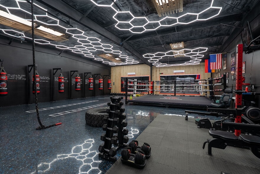 More Photos Of 501 Interstate Ct, Sarasota Warehouse For Sale