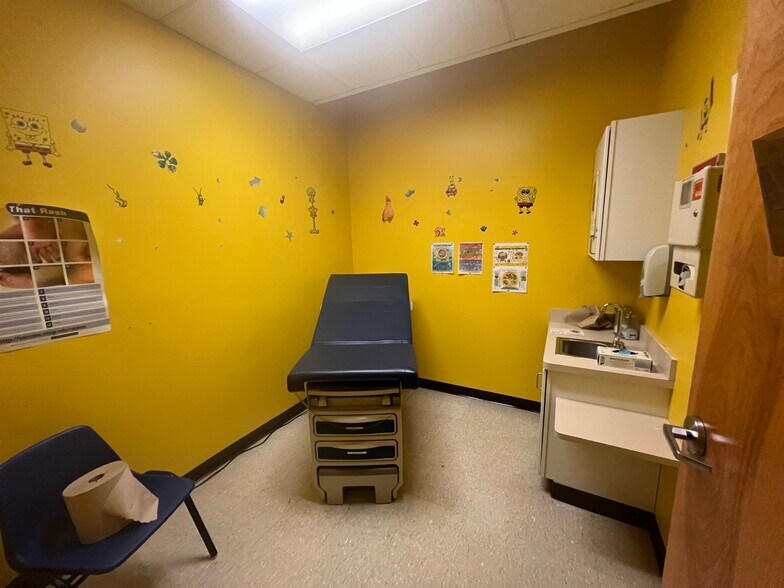 More Photos Of 60 E Warren Ave, Detroit Medical For Lease