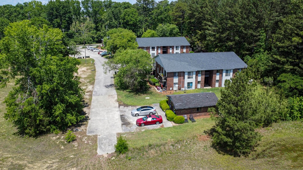 More Photos Of 100 Highland Forest Dr, Greenwood Apartments For Sale