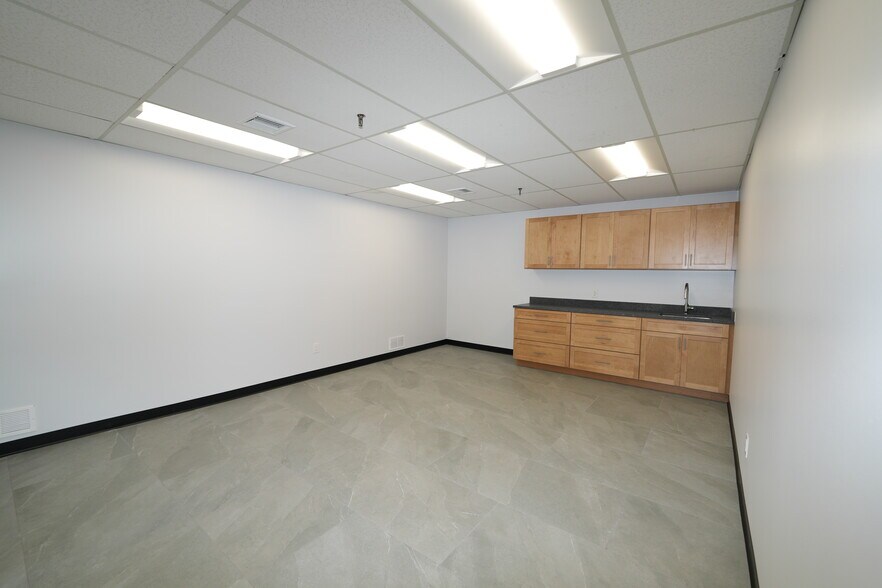 More Photos Of 171 Industrial Pky, Branchburg Manufacturing For Lease