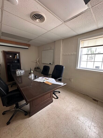 More Photos Of 420-440 Carey St, Deerfield Manufacturing For Sale