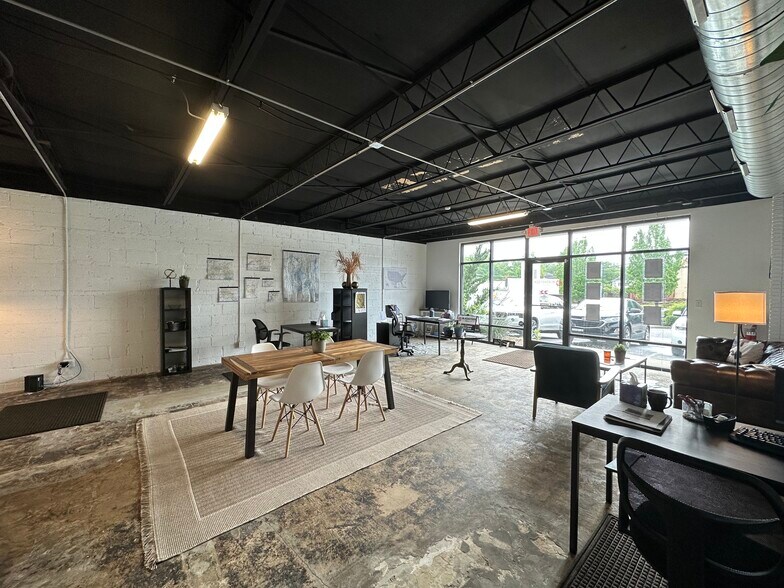 More Photos Of 19-27 Mohawk Dr, Greenville General Retail For Lease