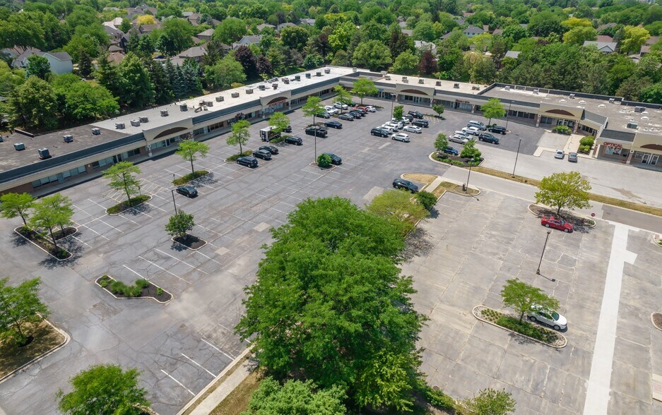 More Photos Of 152-166 S Bloomingdale Rd, Bloomingdale Unknown For Lease