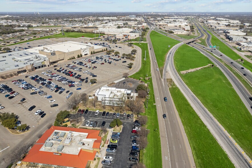 More Photos Of 5901 W Waco Dr, Waco Medical For Sale