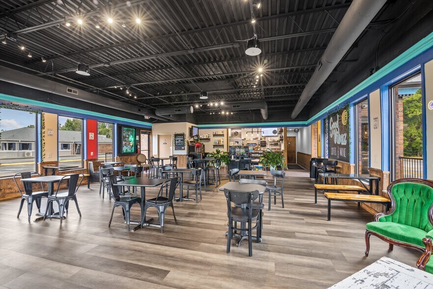 More Photos Of 413 W Main St, Havelock Fast Food For Sale