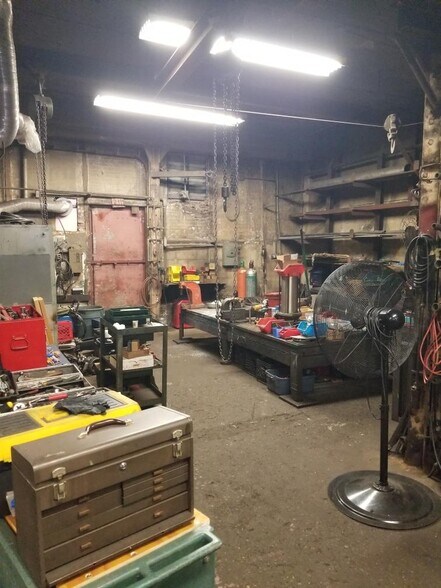 More Photos Of 64 Richards St, Brooklyn Warehouse For Lease