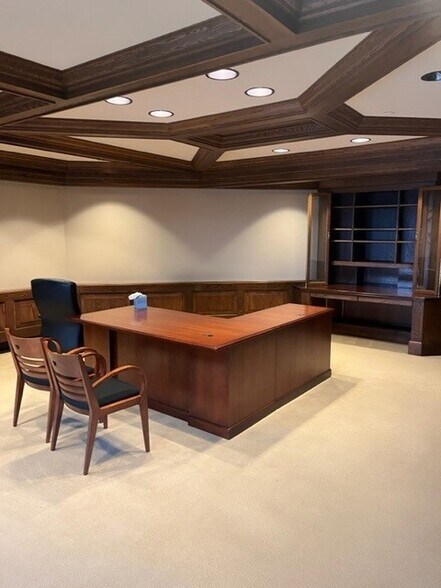 More Photos Of 700 & 734 S Waverly Rd, Holland Office For Sale
