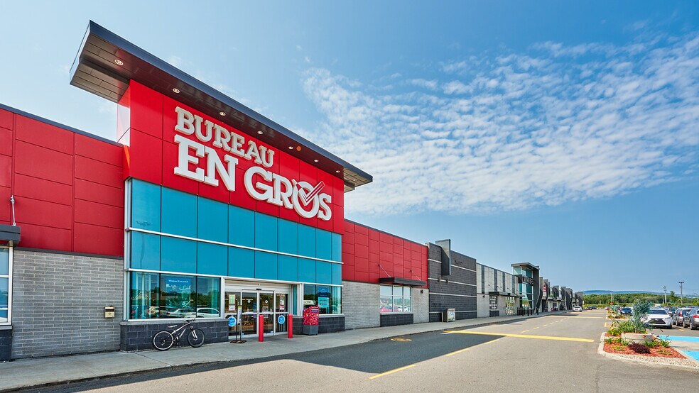 Primary Photo Of 4605 Boul de l'Auvergne, Québec General Retail For Lease