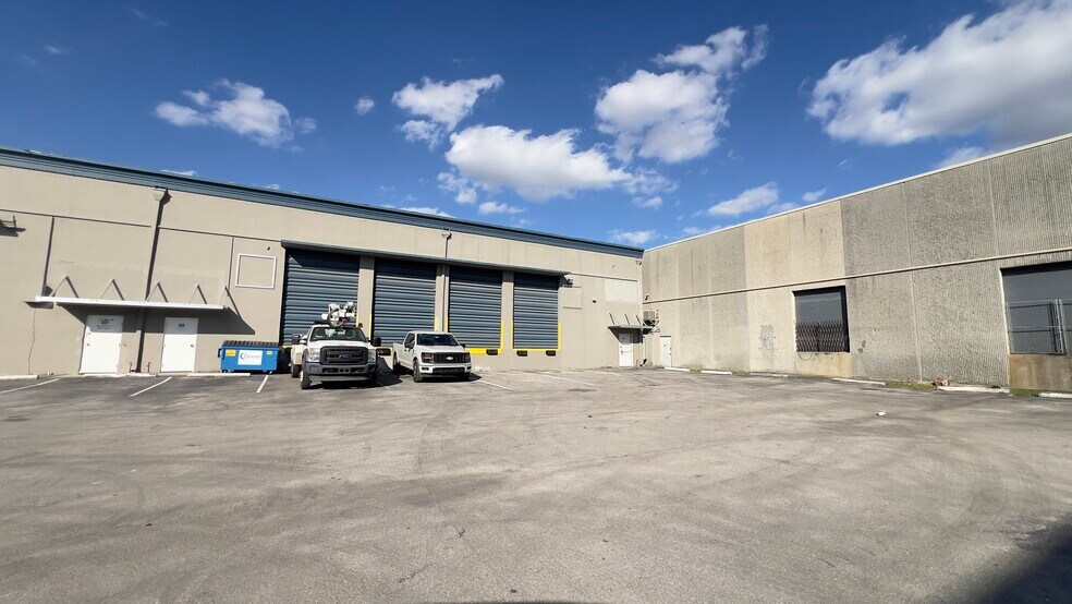 More Photos Of 9949 NW 89th Ave, Medley Warehouse For Lease