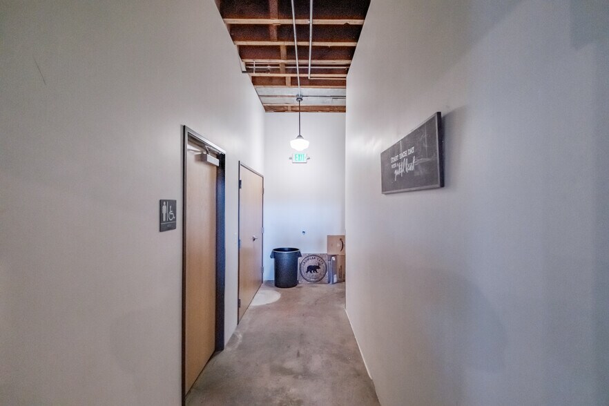 More Photos Of 794 S Main St, Lebanon Storefront Retail Office For Lease