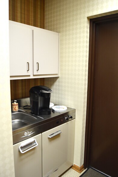 More Photos Of 603 1st Street Ext, Apollo Medical For Sale