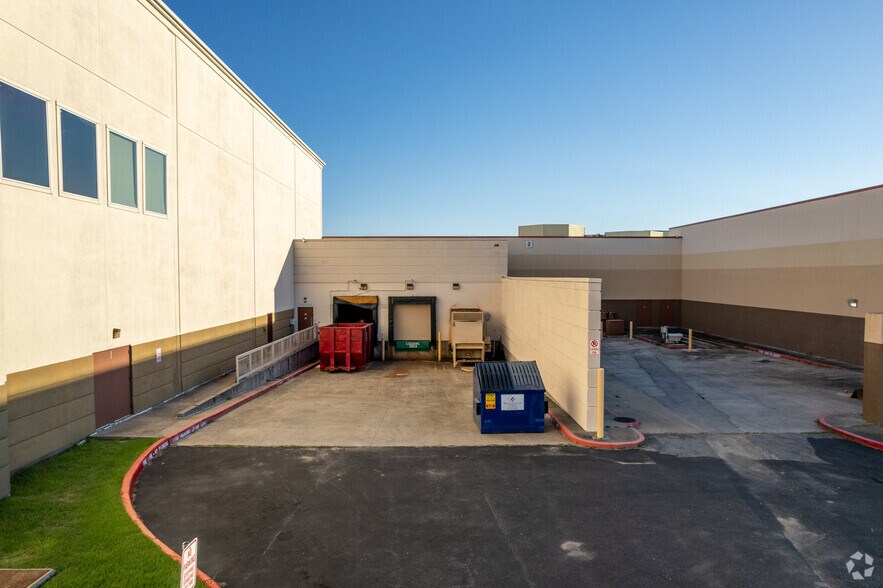 More Photos Of 10000 Emmett F Lowry Expy, Texas City Unknown For Lease