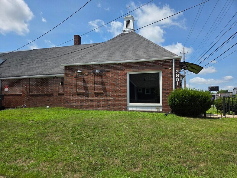 More Photos Of 2901 W 16th St, Indianapolis Freestanding For Sale