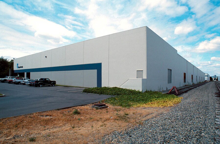 More Photos Of 19215-19221 66th Ave S, Kent Manufacturing For Lease