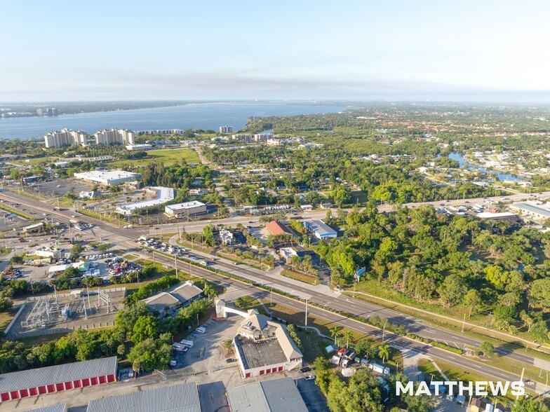More Photos Of 14071 N Cleveland Ave, North Fort Myers Fast Food For Sale