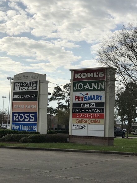 More Photos Of 3975-4065 N Dowlen Rd, Beaumont Unknown For Lease