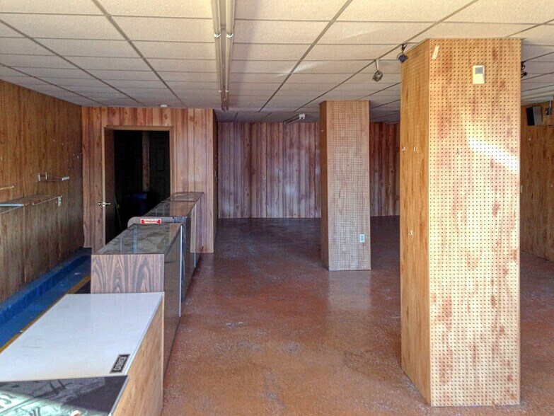 More Photos Of 630 Bridge St SW, Roanoke Storefront Retail Residential For Sale
