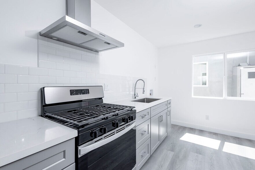 More Photos Of 2749 S Mansfield Ave, Los Angeles Apartments For Sale
