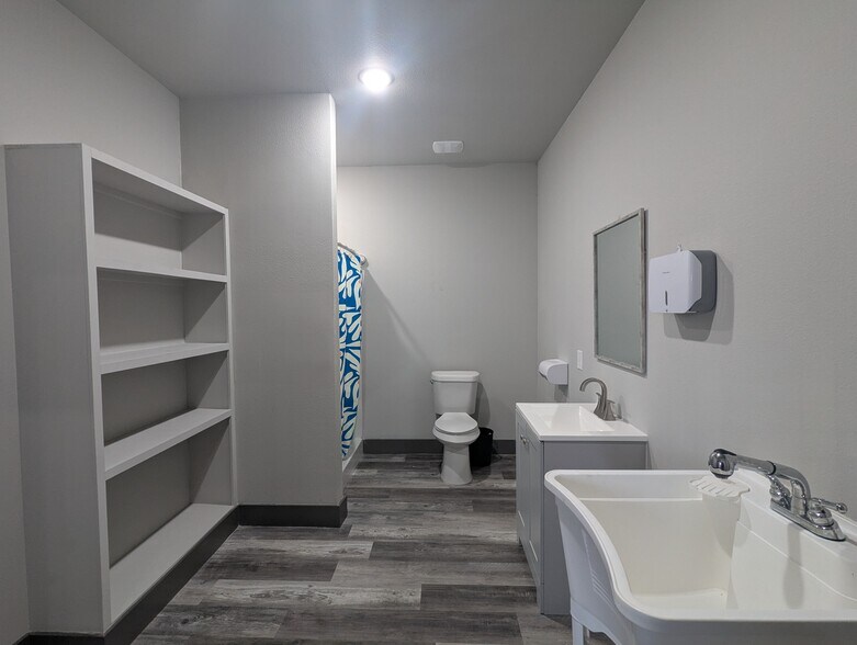 More Photos Of 7245 FM 1006 Rd, Orange Warehouse For Lease