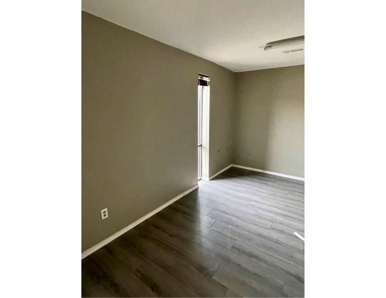 More Photos Of 5230 Gordon Smith Dr, Rowlett Warehouse For Sale