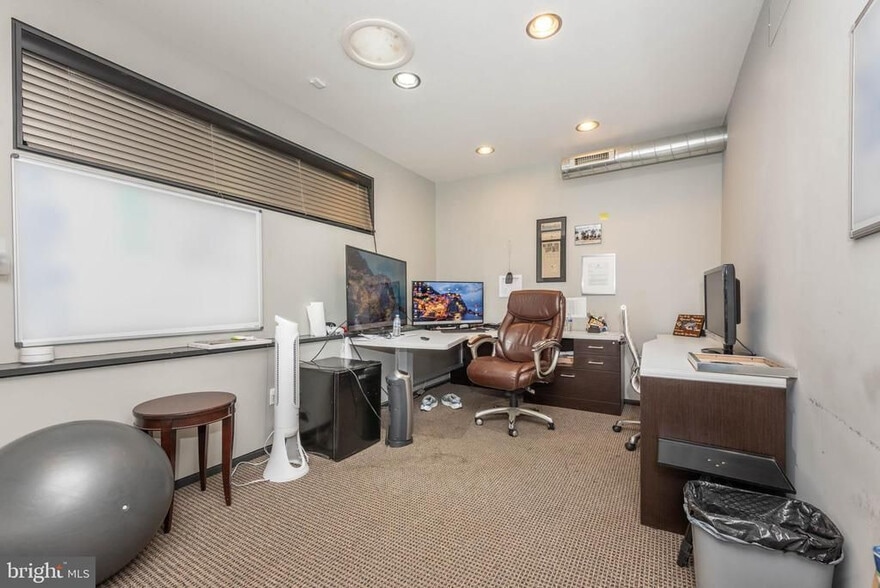 More Photos Of 338 E 25th St, Baltimore Office For Sale