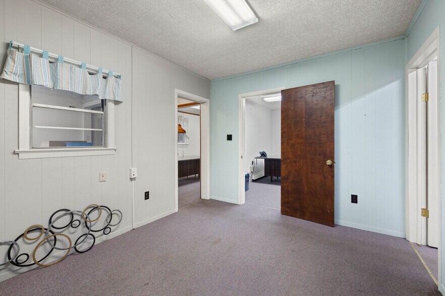 More Photos Of 521 N Derr Dr, Lewisburg Office Residential For Sale