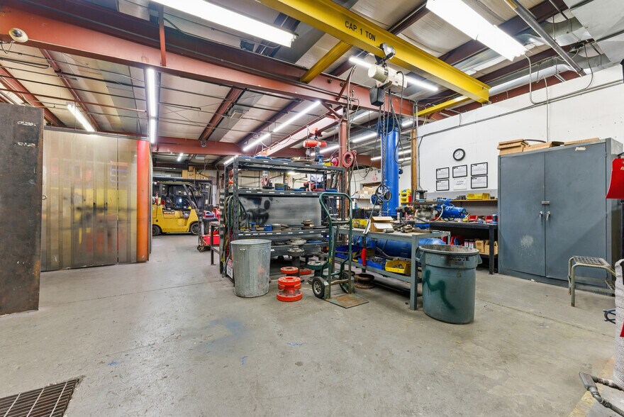 More Photos Of 34 Elise St, Westfield Industrial For Sale