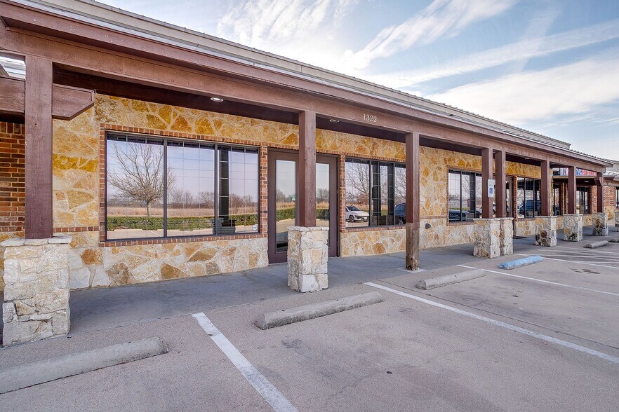Primary Photo Of 1318-1324 NW John Jones Dr, Burleson Office For Lease