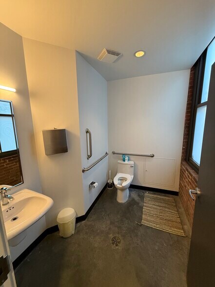 More Photos Of 214 W 21st St, Kansas City Loft Creative Space For Sale