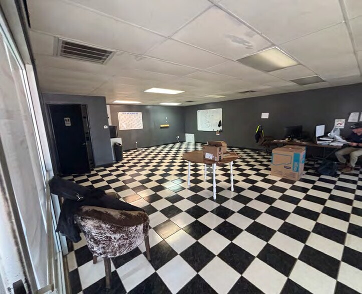 More Photos Of 422 S 40th St, Springdale Unknown For Lease