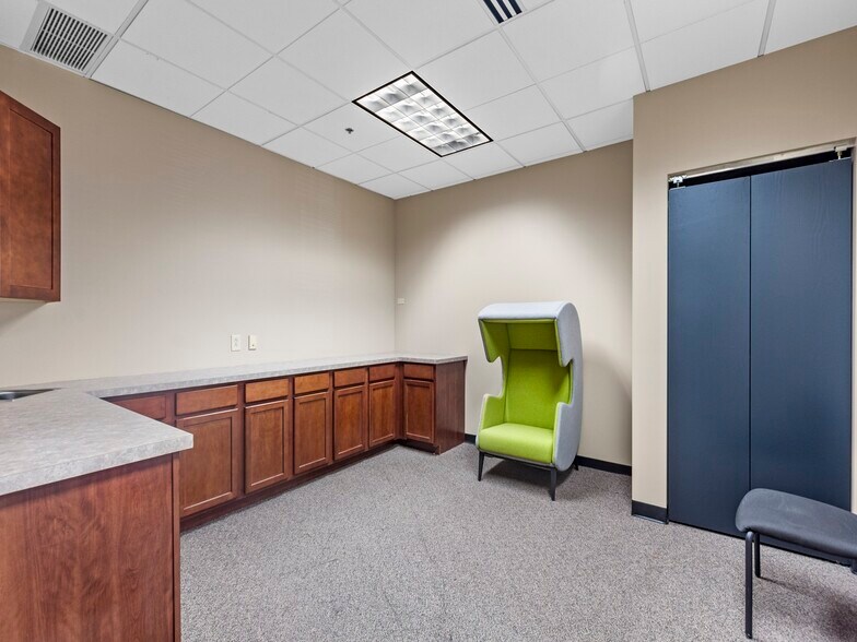 More Photos Of 174 Clarkson Rd, Ballwin Office For Sale