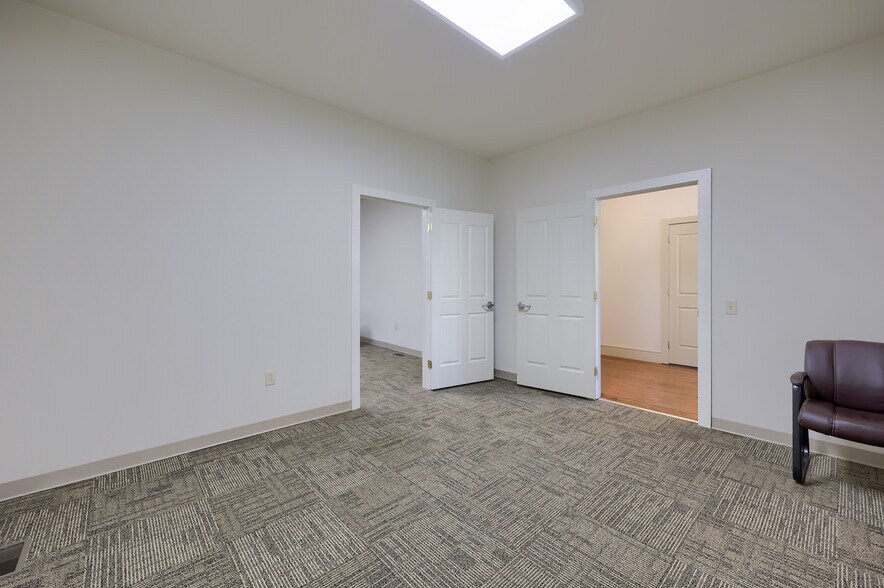 More Photos Of 390 E Main St, Ephrata Office For Sale