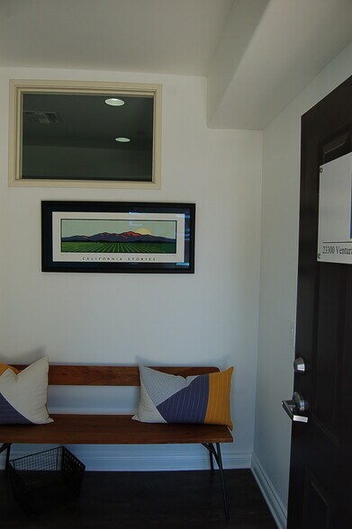 More Photos Of 23300 Ventura Blvd, Woodland Hills Loft Creative Space For Lease