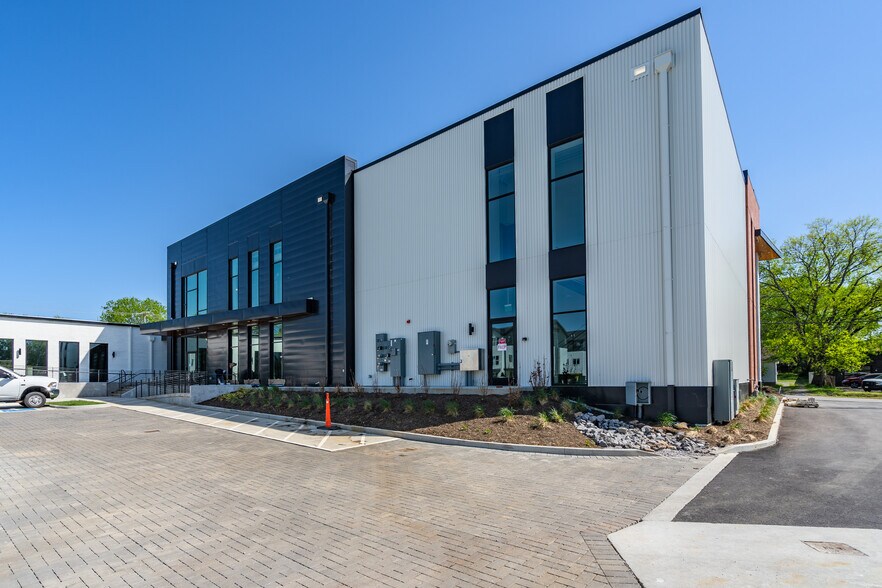 More Photos Of 6100 Robertson Ave, Nashville Storefront For Lease