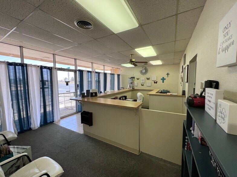 More Photos Of 817 E 7th St, Odessa Office For Lease