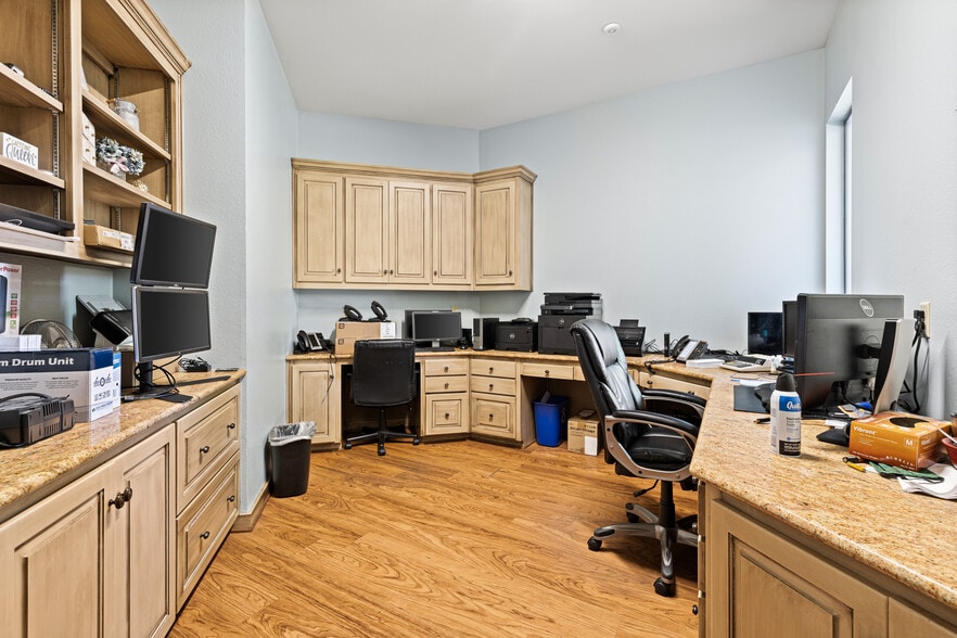 More Photos Of 3206 4th St, Longview Office For Lease