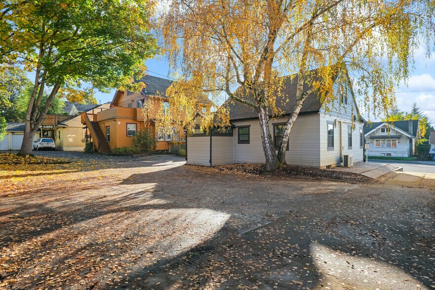 More Photos Of 3033 NE Broadway St, Portland Office Residential For Sale