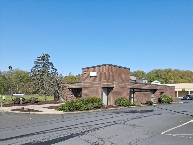 More Photos Of 209 Skyline Dr, East Stroudsburg Freestanding For Lease