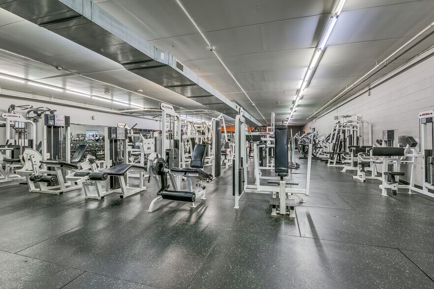 More Photos Of 133 Sandberg Rd, Monticello Storefront For Sale