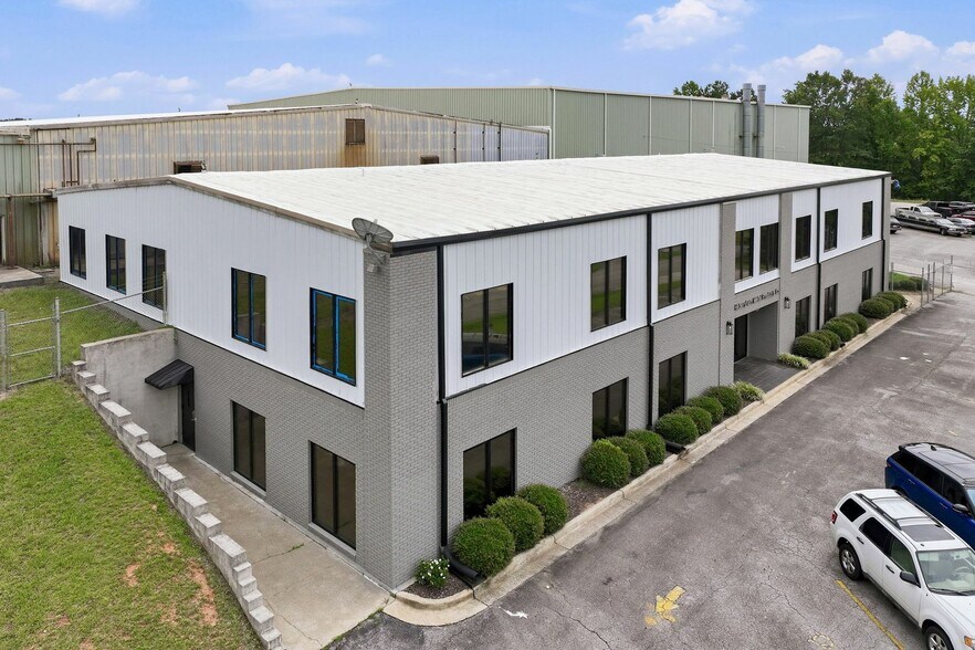 More Photos Of 264 Stapleton Rd, Cornelia Distribution For Lease